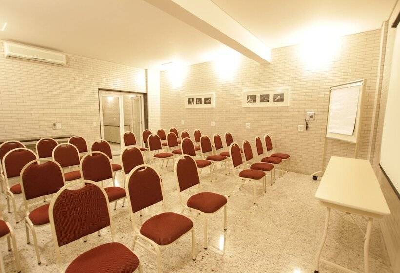 Отель Confiance Batel