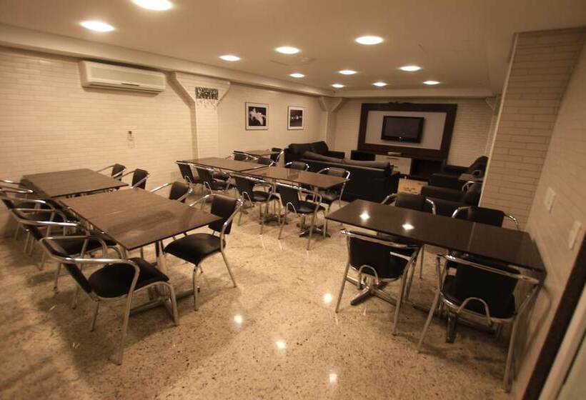 Отель Confiance Batel