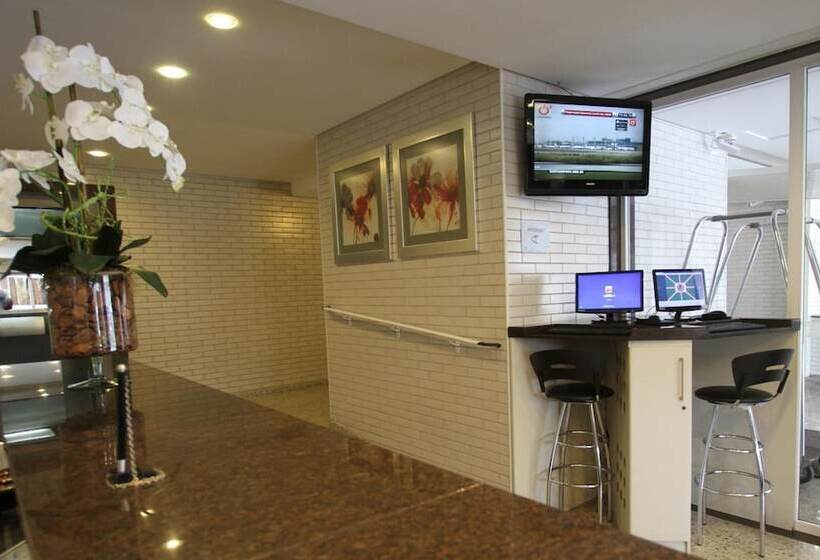 Отель Confiance Batel