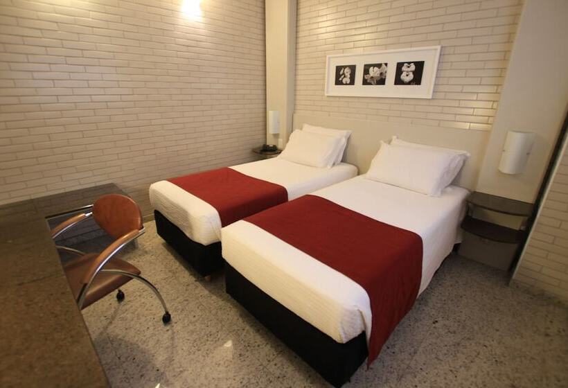 Отель Confiance Batel