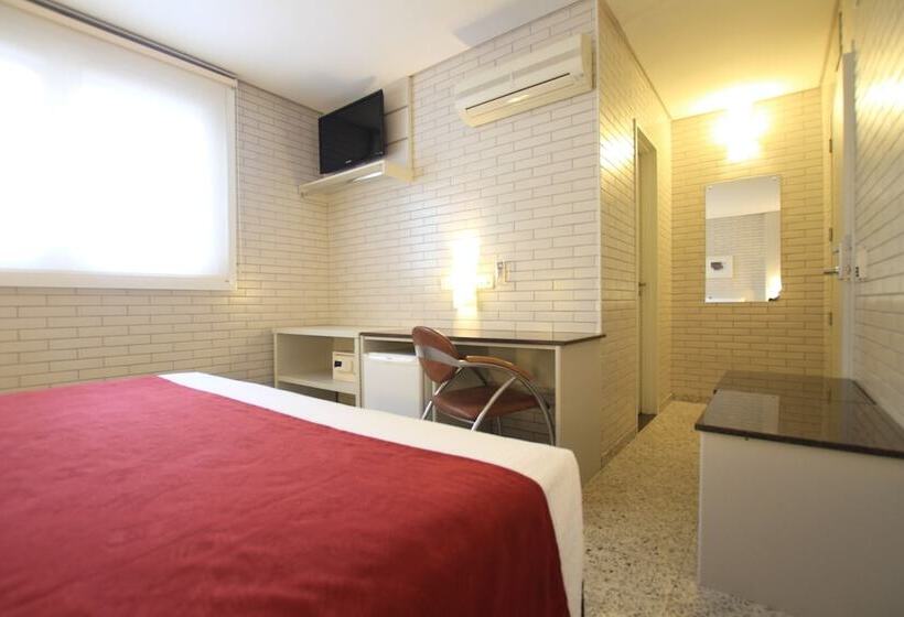 Отель Confiance Batel