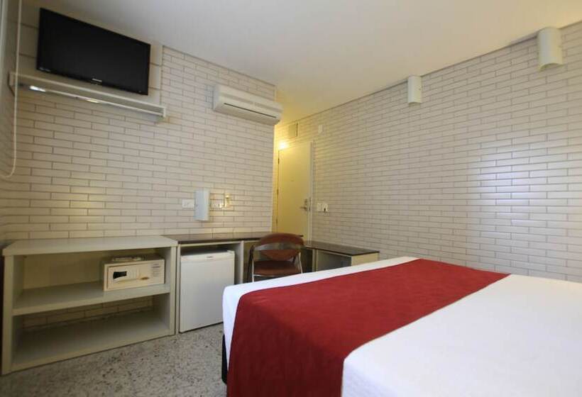 Отель Confiance Batel