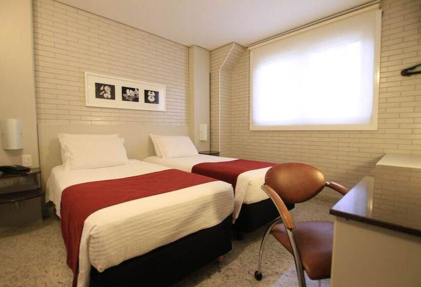 Отель Confiance Batel