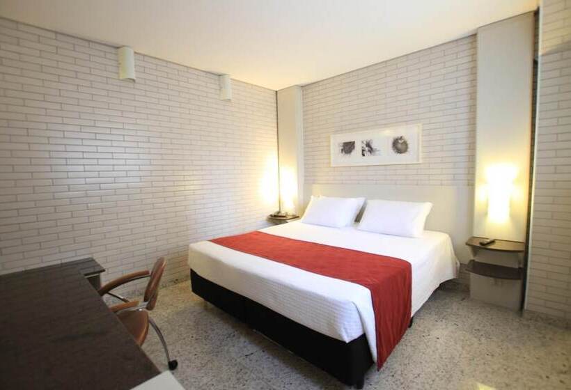 Отель Confiance Batel