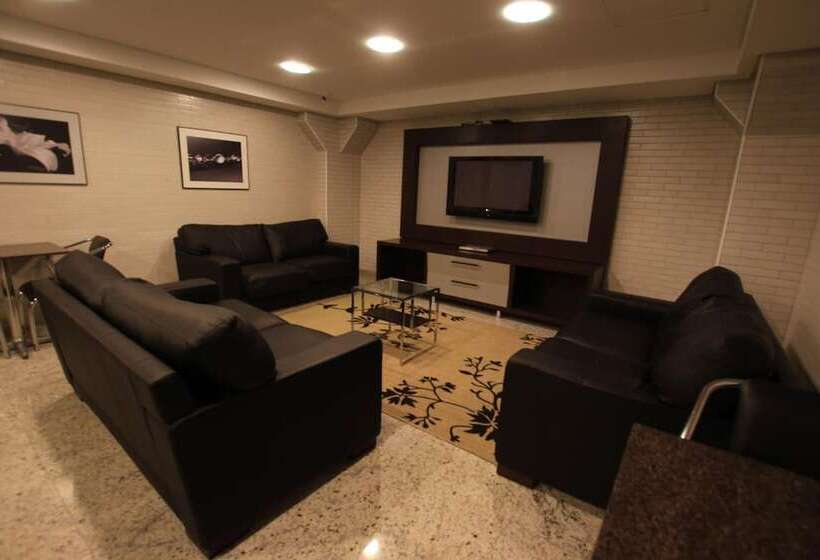 Отель Confiance Batel