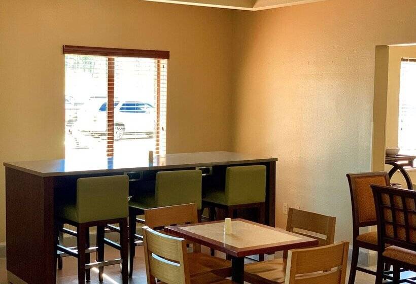 Отель Country Inn & Suites By Radisson, Midway   Tallahassee West