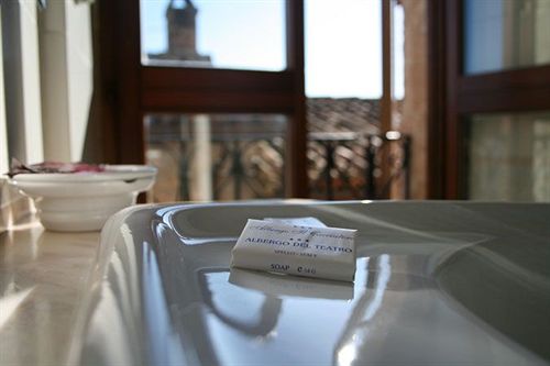 Отель Albergo Del Teatro
