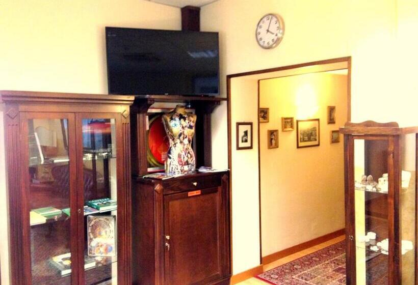 هتل Della Vittoria