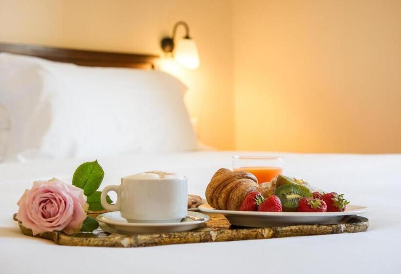 هتل Della Vittoria