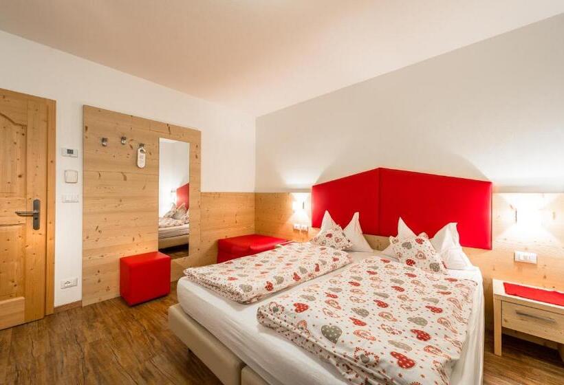 בית מלון כפרי Garni Tyrolia