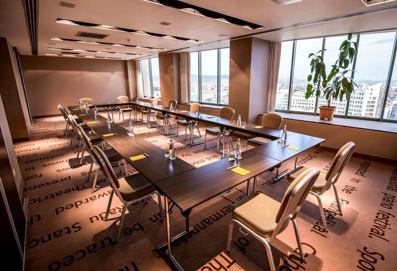 ホテル Golden Tulip Ana Tower Sibiu