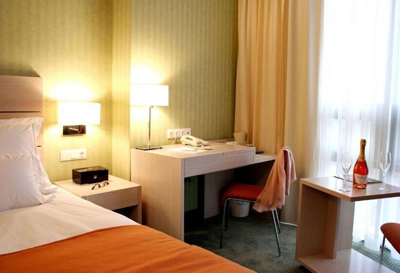 ホテル Golden Tulip Ana Tower Sibiu