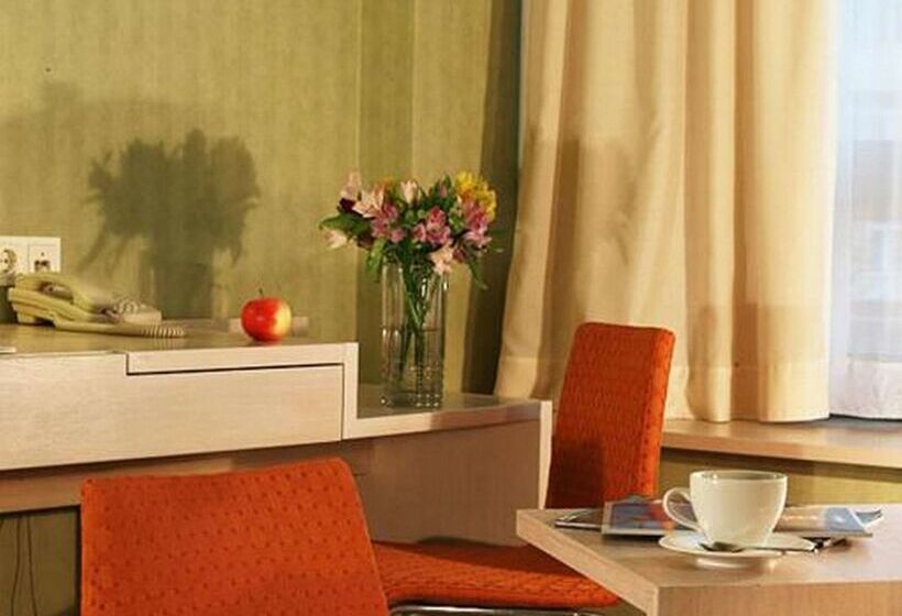 ホテル Golden Tulip Ana Tower Sibiu