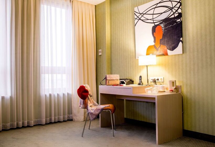 ホテル Golden Tulip Ana Tower Sibiu