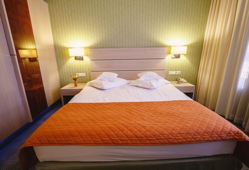 ホテル Golden Tulip Ana Tower Sibiu