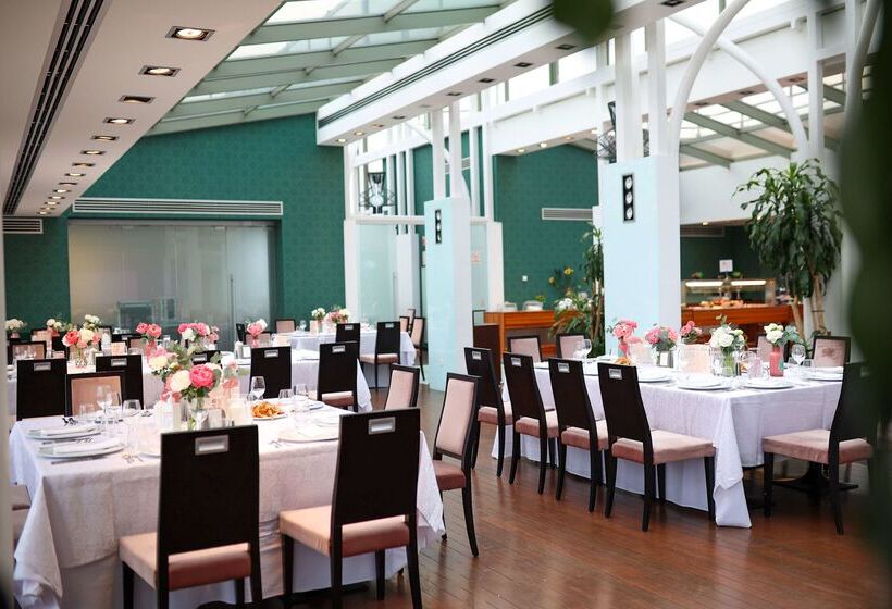 ホテル Golden Tulip Ana Tower Sibiu