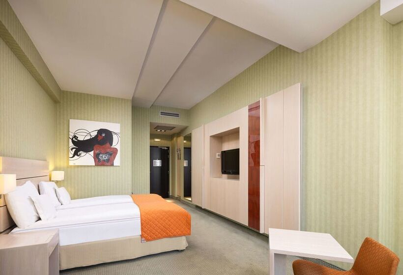 ホテル Golden Tulip Ana Tower Sibiu