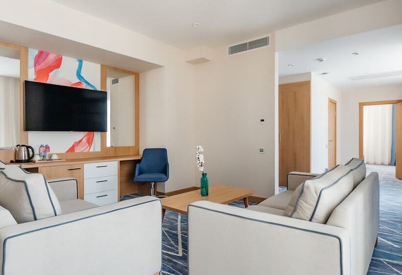 هتل Ramada By Wyndham Astana