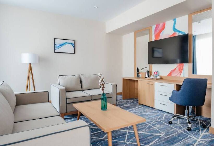 هتل Ramada By Wyndham Astana