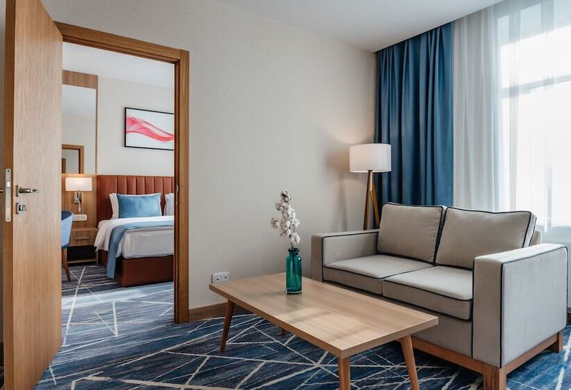 هتل Ramada By Wyndham Astana