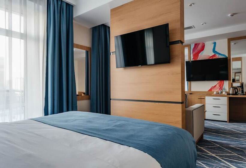 هتل Ramada By Wyndham Astana