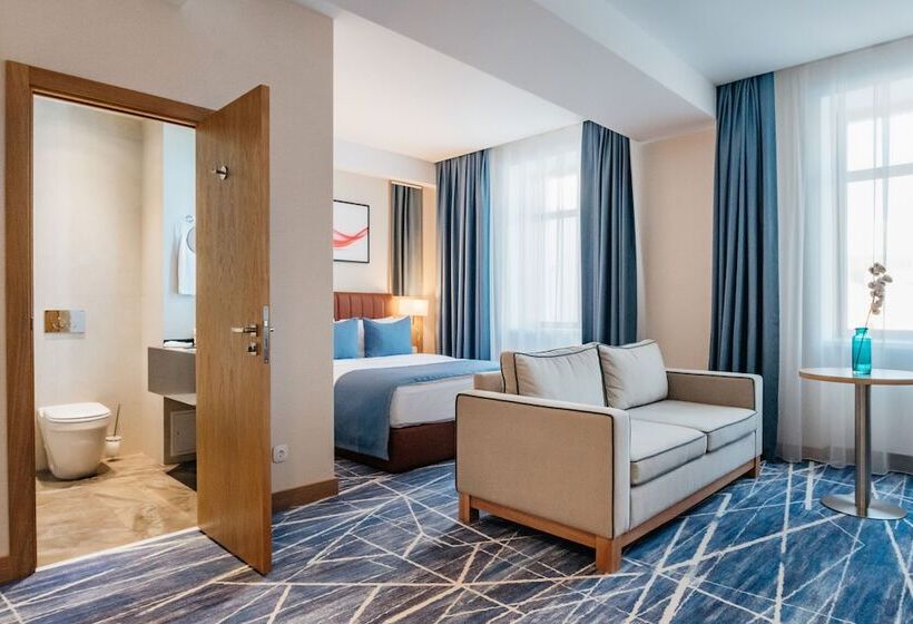 هتل Ramada By Wyndham Astana