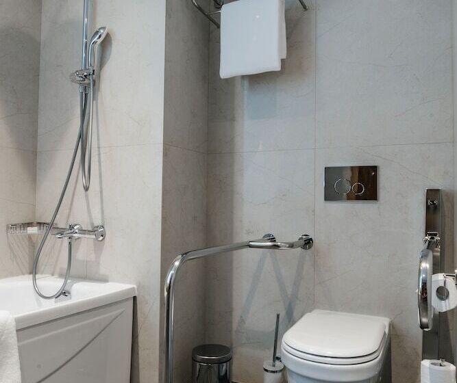 هتل Ramada By Wyndham Astana