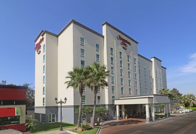 Отель Hampton Inn By Hilton Guadalajara Aeropuerto