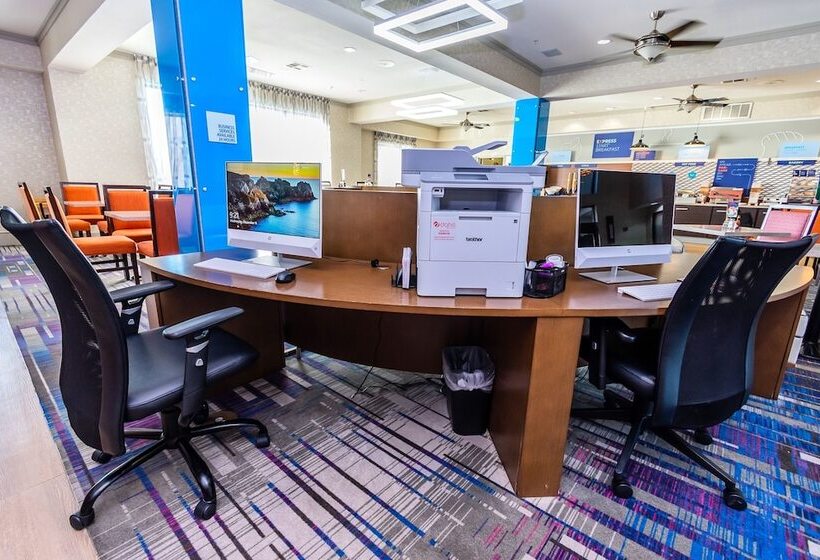 בית מלון כפרי Holiday Inn Express & Suites Houston East, An Ihg