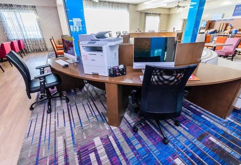 בית מלון כפרי Holiday Inn Express & Suites Houston East, An Ihg