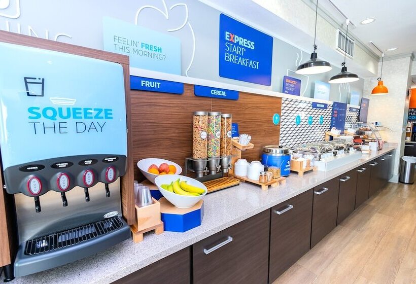 בית מלון כפרי Holiday Inn Express & Suites Houston East, An Ihg