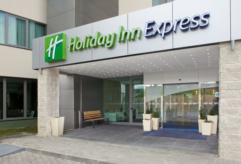 هتل Holiday Inn Express Lisbon Airport, An Ihg