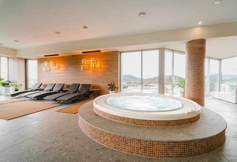 فندق Holiday Inn Zilina, An Ihg