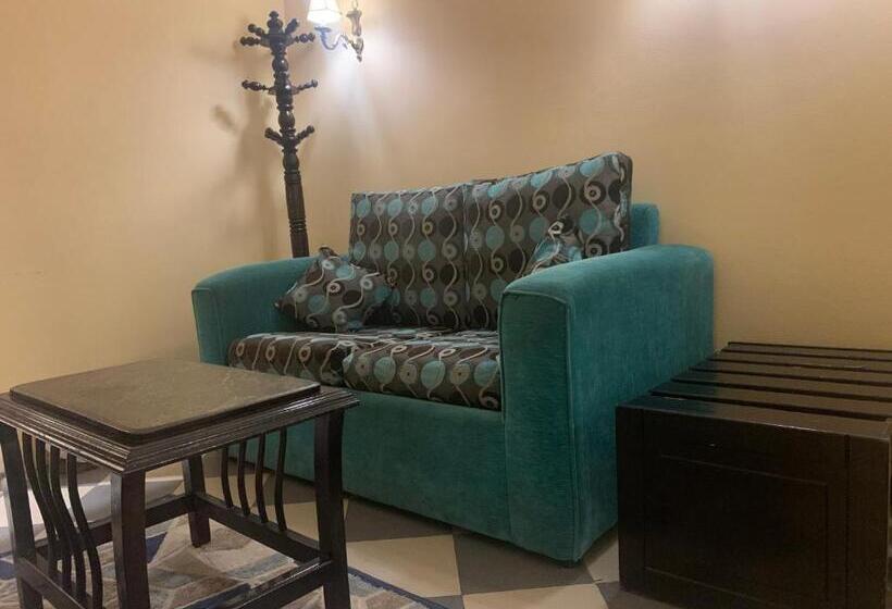 هتل Holidays Express