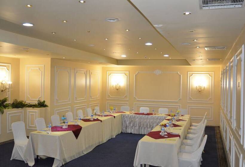 هتل Holidays Express