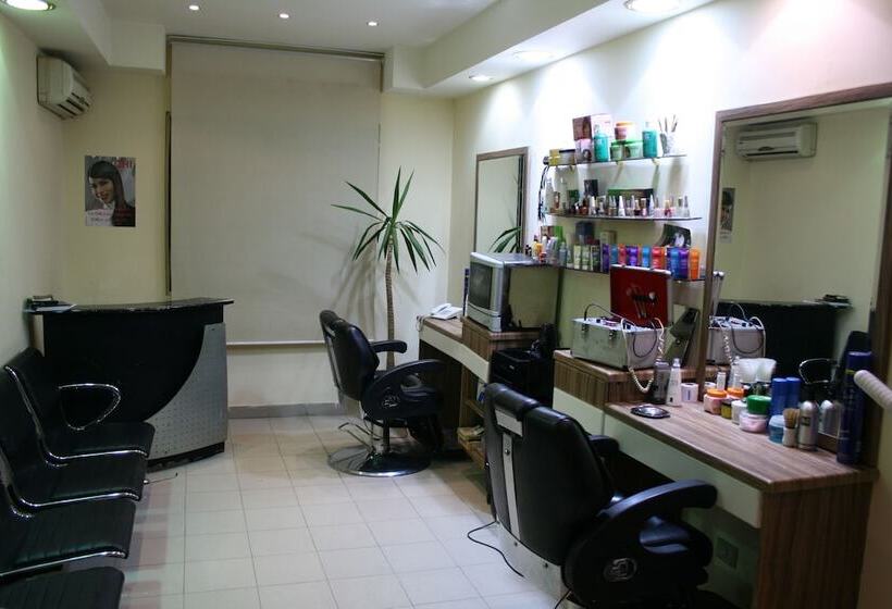 هتل Holidays Express