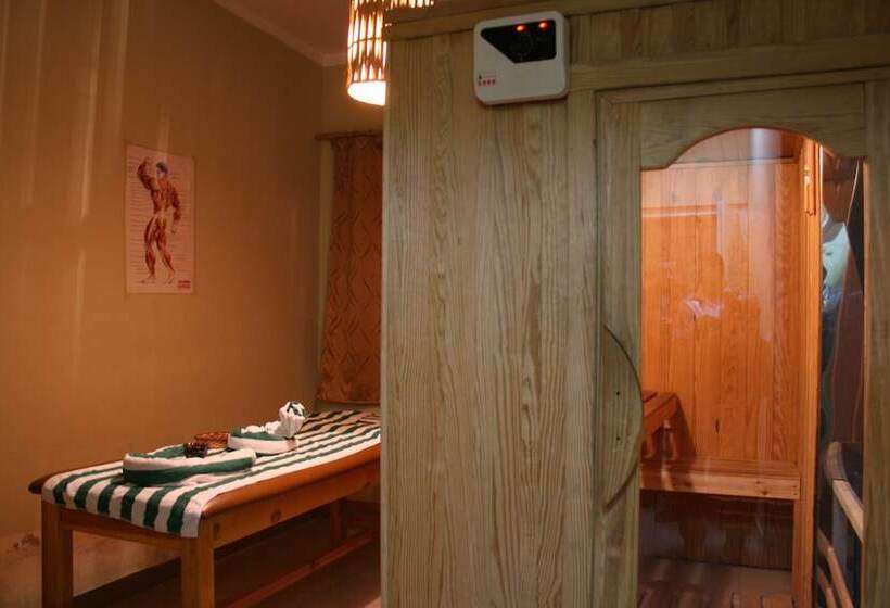 هتل Holidays Express