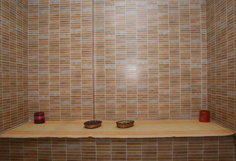 هتل Holidays Express