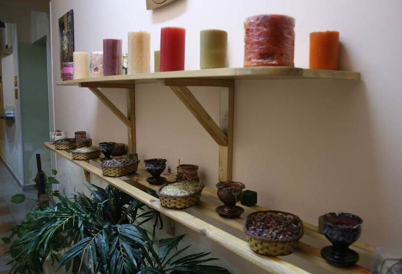 هتل Holidays Express