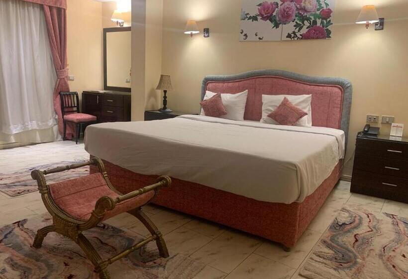 هتل Holidays Express