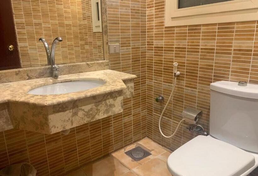 هتل Holidays Express