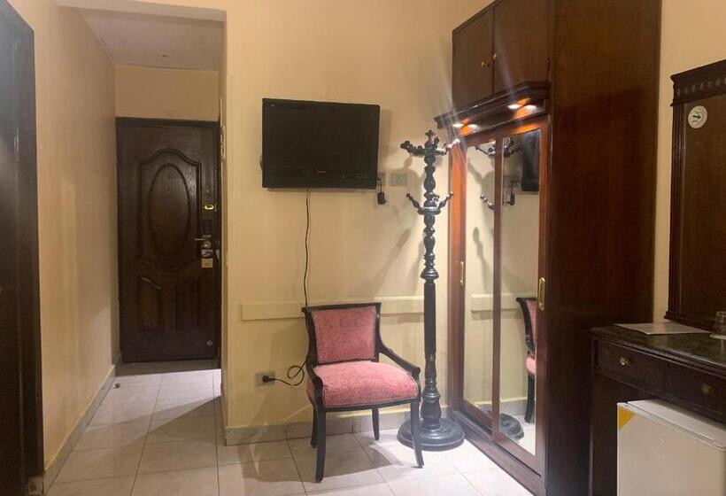 هتل Holidays Express