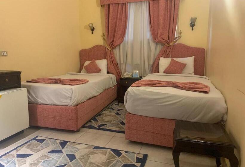 هتل Holidays Express