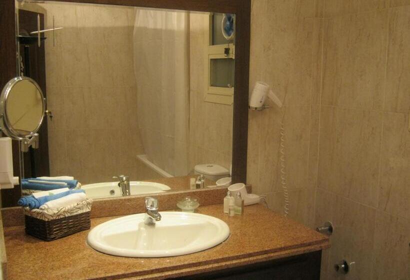 هتل Holidays Express