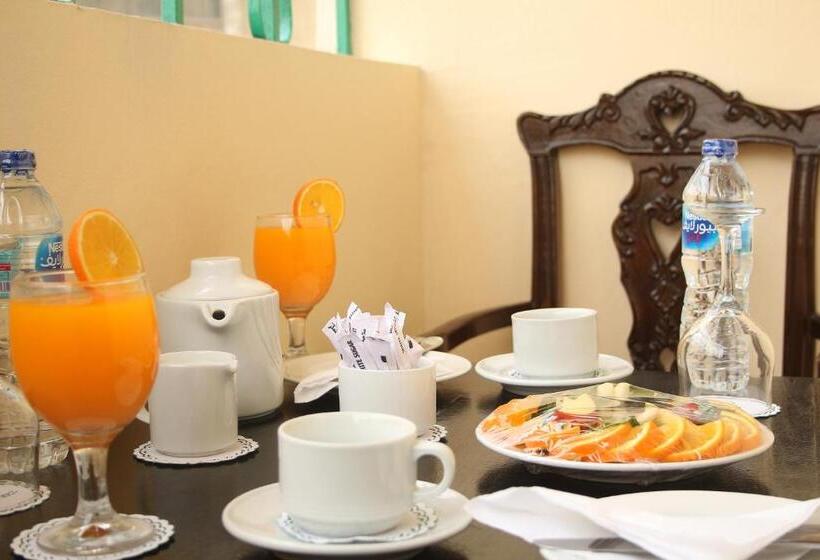 هتل Holidays Express