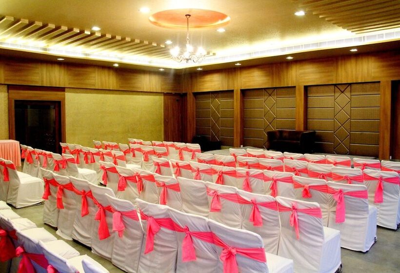 בית מלון כפרי Justa Hyderabad