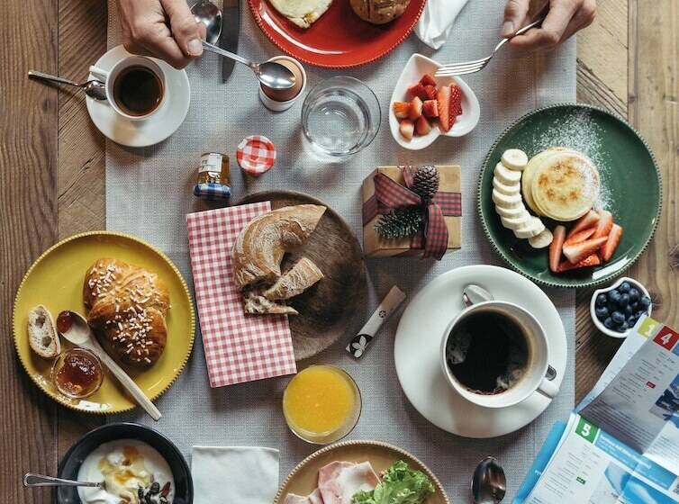 ホテル La Genzianella Bormio