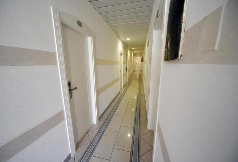 בית מלון כפרי Marika