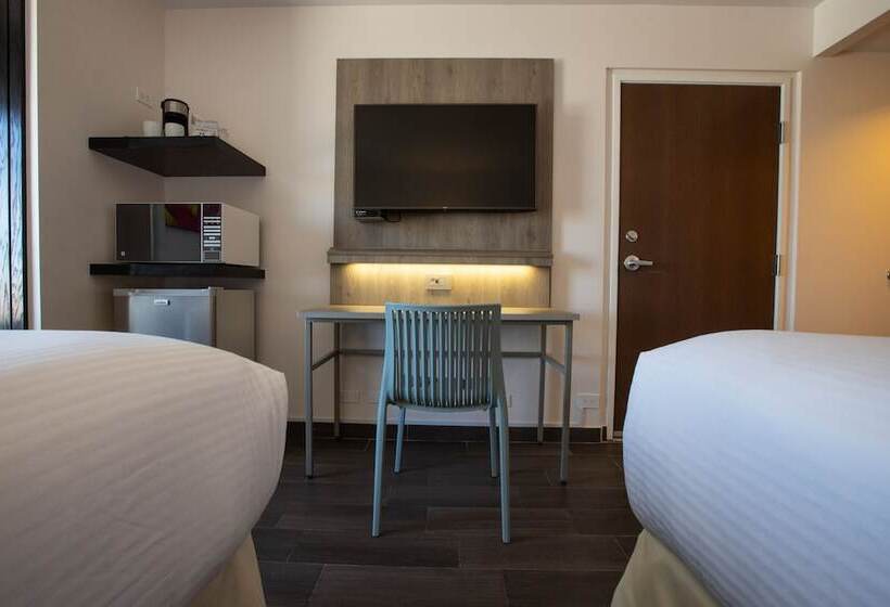 호텔 Mesaluna Near American Consulate