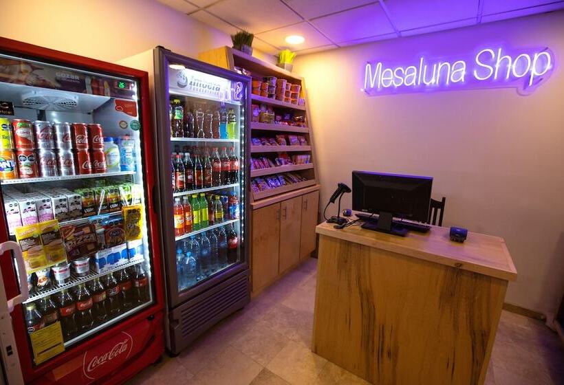 호텔 Mesaluna Near American Consulate